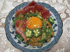 大葉香るオクラとマグロの納豆和え